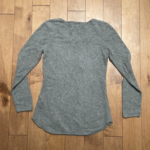 InCashmere women’s sweater M longsleeve round neck gray cashmere top pullover - Picture 11 of 11
